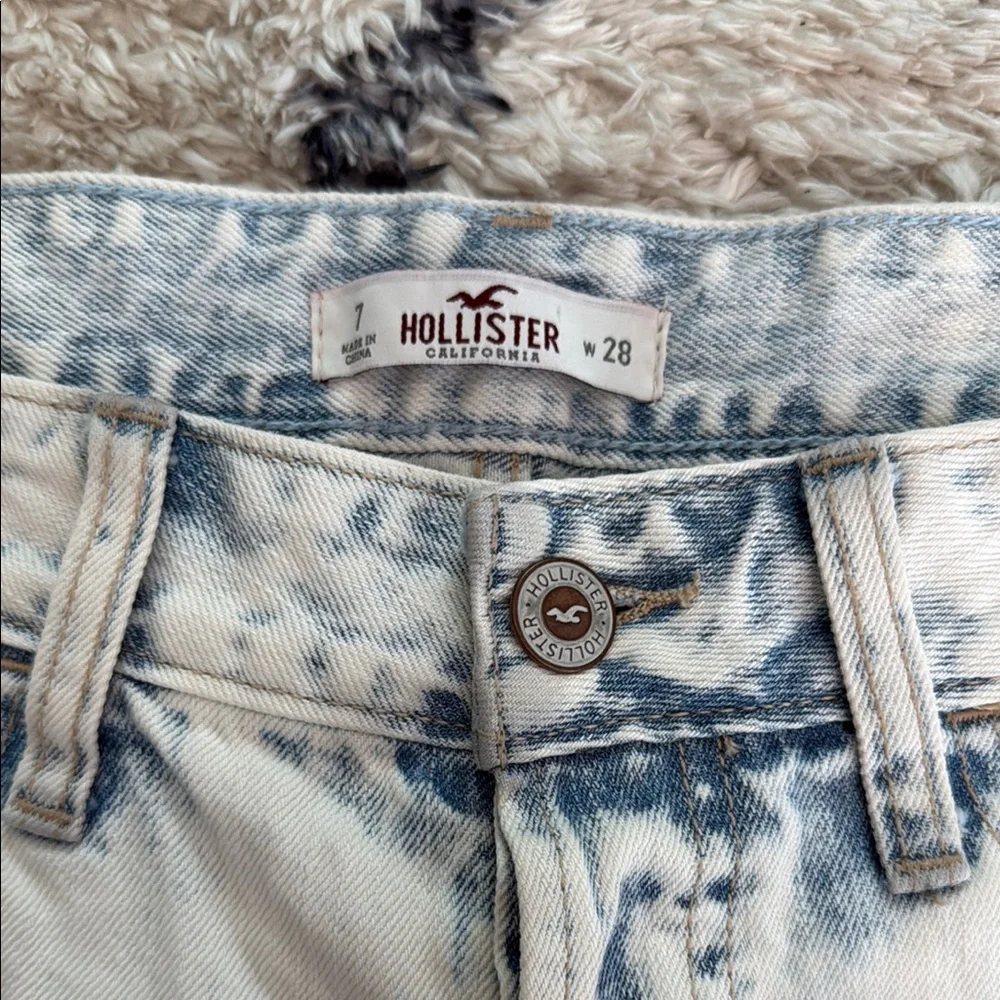 Hollister Jean Shorts with Cuffed Hem, size 7 - Picture 2 of 4